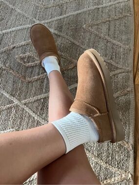UGG Chestnut Classic Slippers New!